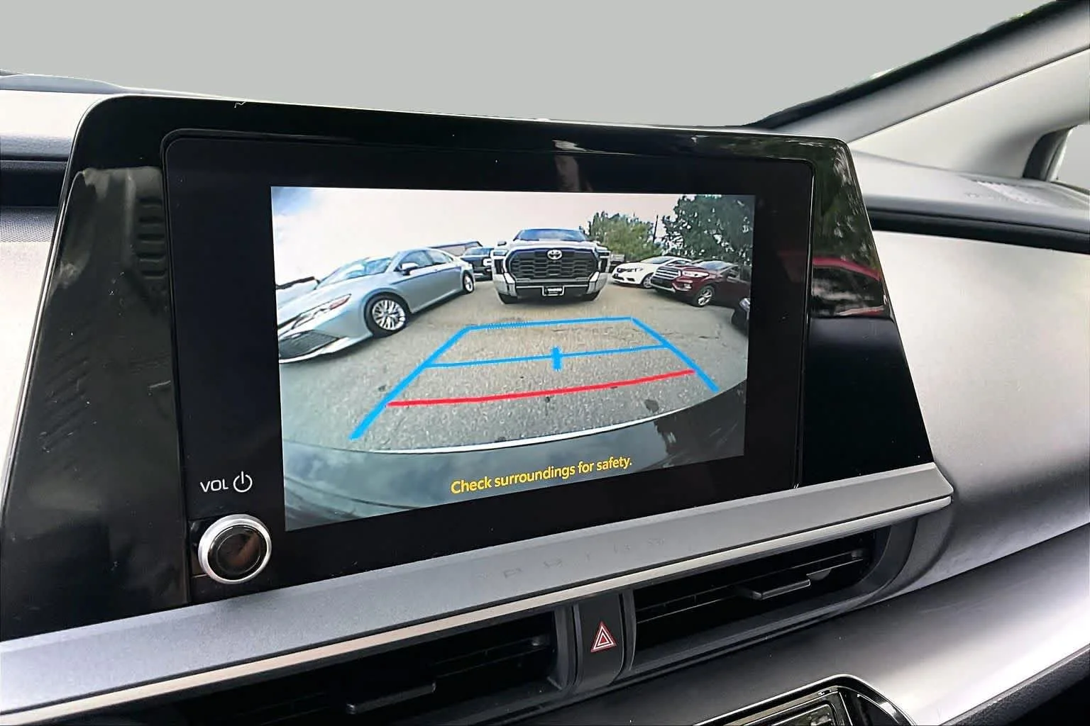 Used 2024 Wind Chill Pearl Toyota LE image 27