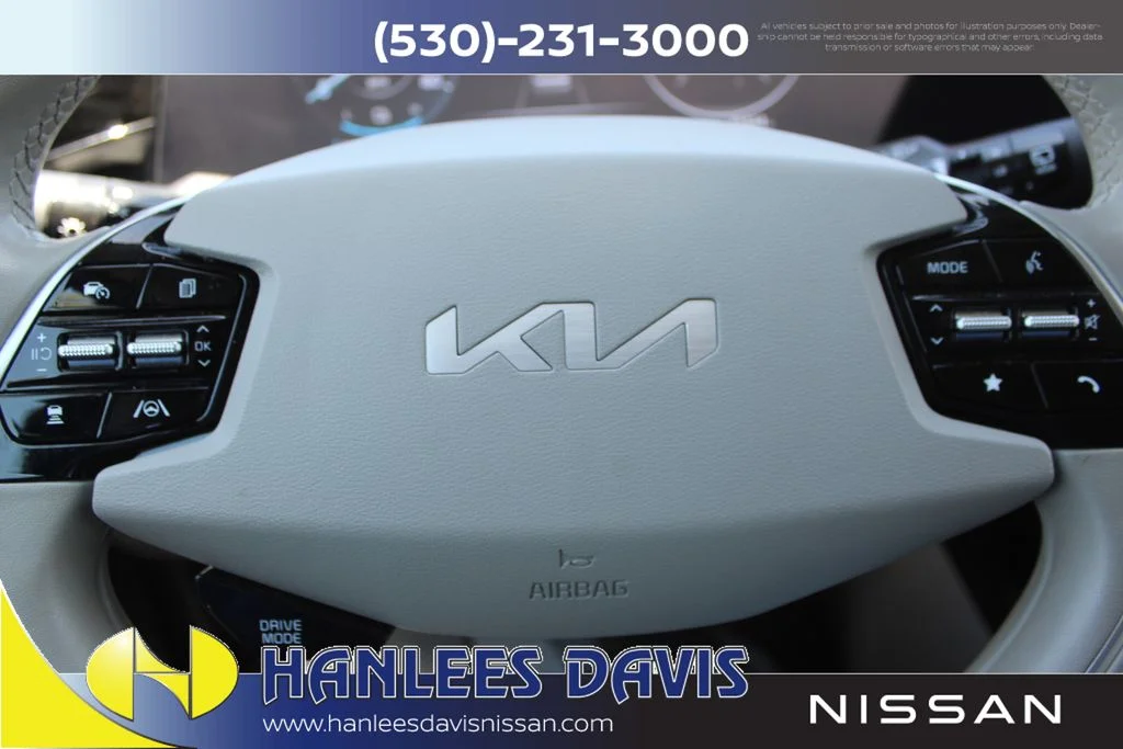 Used 2023 Blue Kia Wind image 26