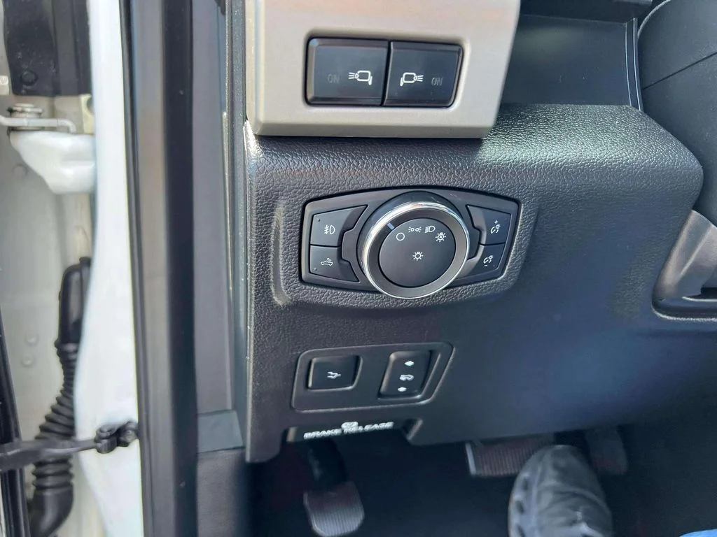 Used 2021 White Ford Lariat image 17