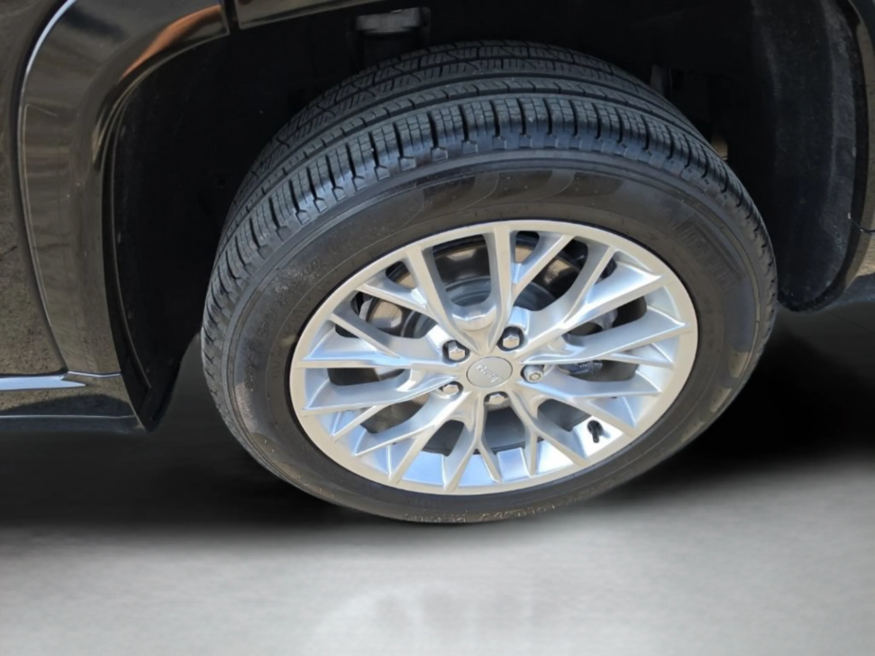 Used 2021 Diamond Black Crystal Pearlcoat Jeep Summit image 32