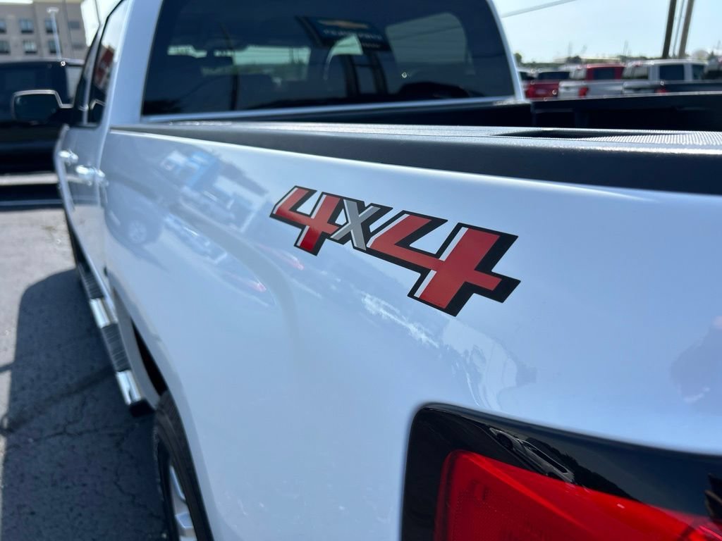 Used 2018 SUMMIT WHITE Chevrolet LT image 14