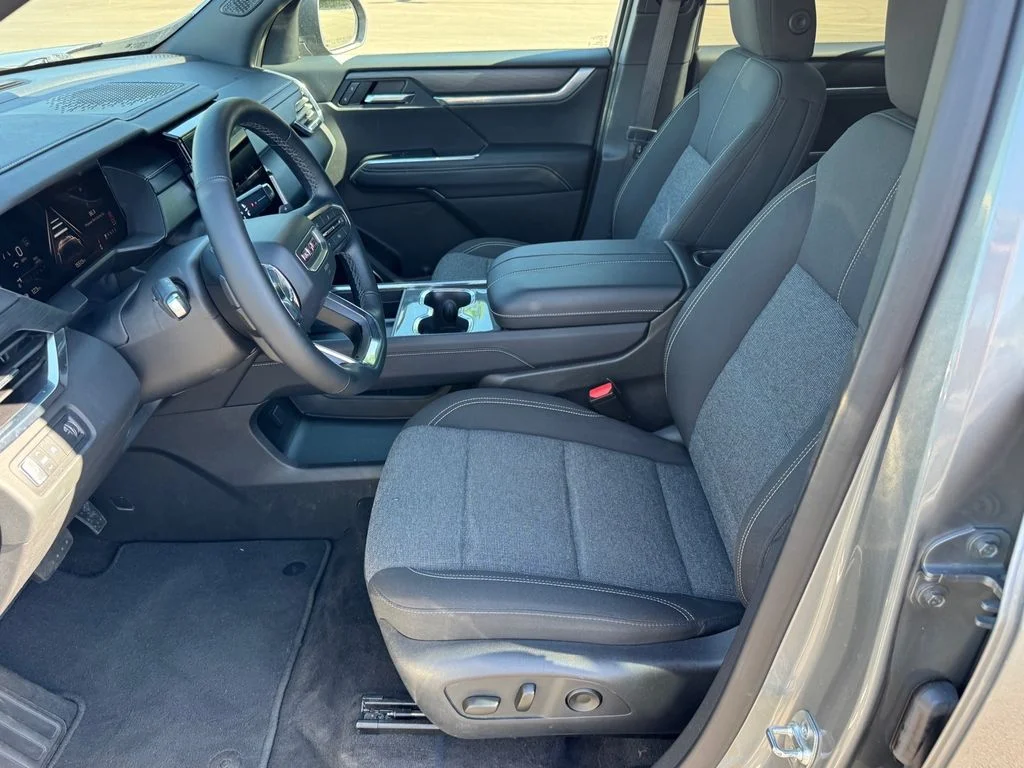 Used 2025 Silver GMC Elevation image 7