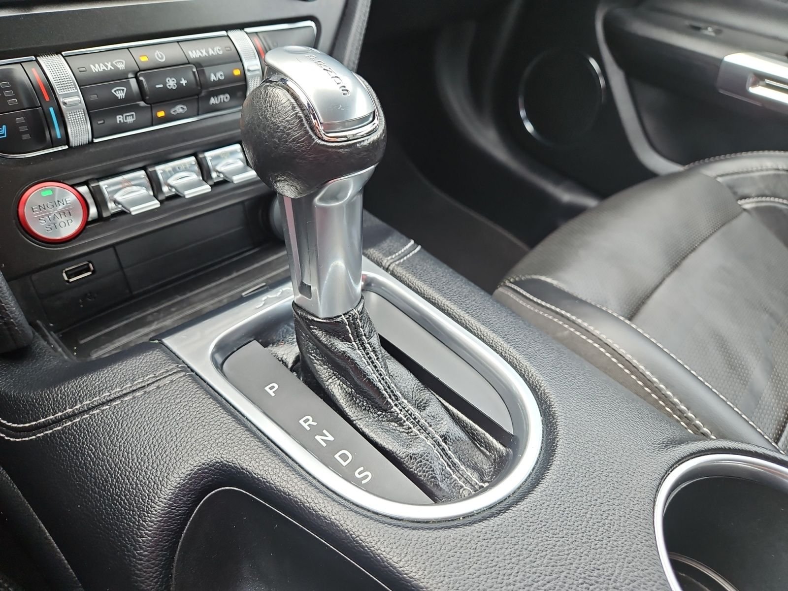Used 2019 Silver Ford GT Premium image 26