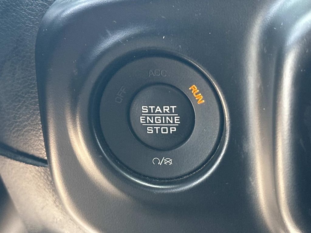 Used 2022 Gray Jeep Mojave image 24