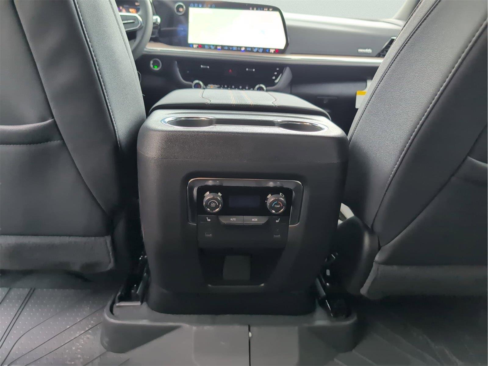 2026 Chevrolet Suburban High Country - Photo 31