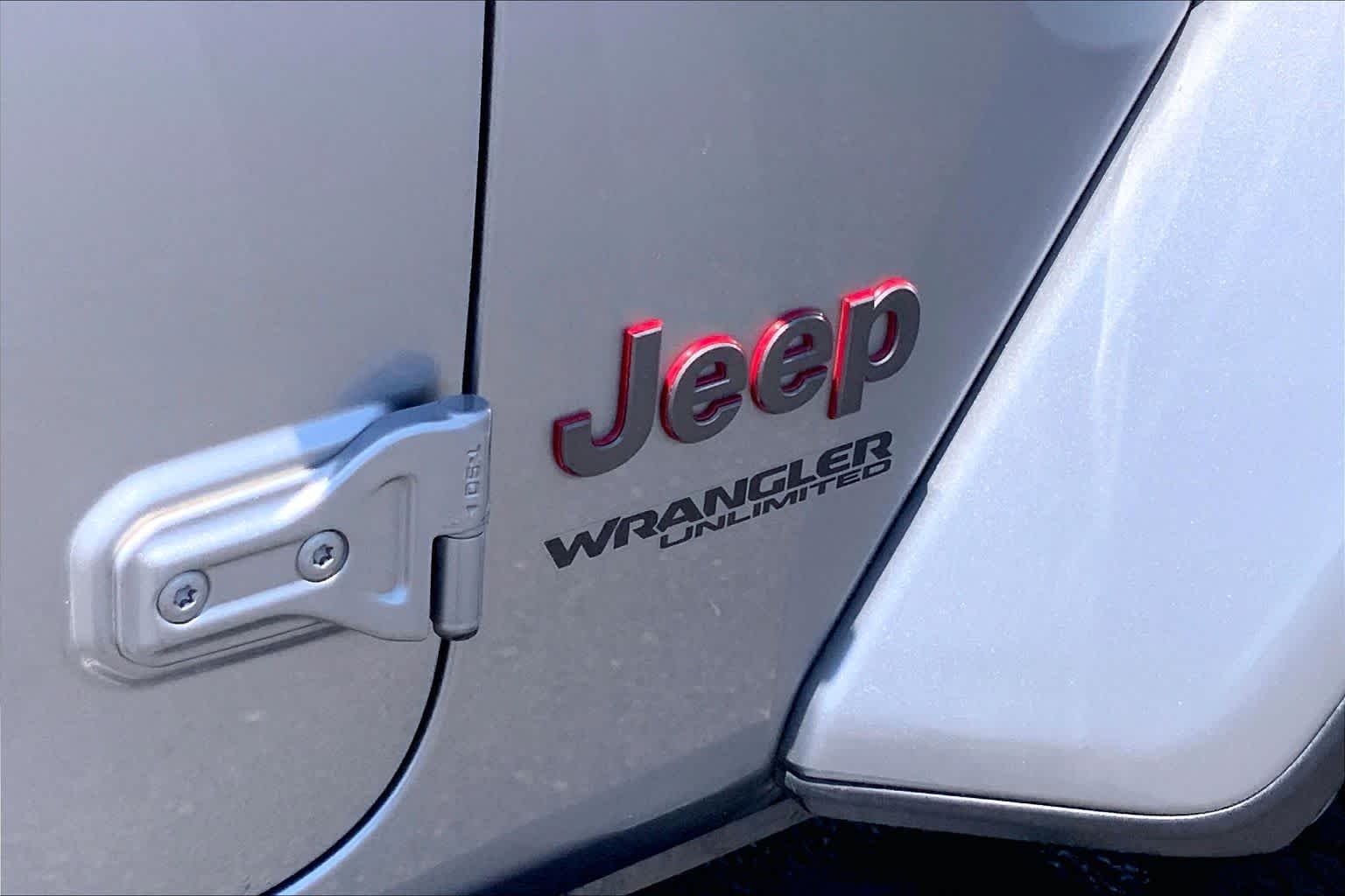 Used 2018 Billet Silver Metallic Clearcoat Jeep Rubicon image 10