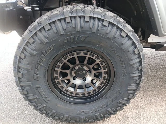 New 2026 Bright White Clear-Coat Exterior Paint Jeep Sport image 49