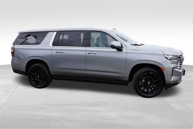 Certified Used 2023 Gray Chevrolet High Country image 3