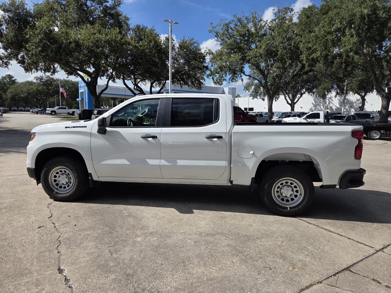 New 2026 Summit White Chevrolet WT image 4