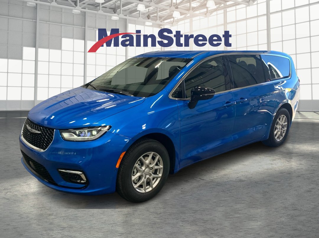 2026 Chrysler Pacifica Select's photo