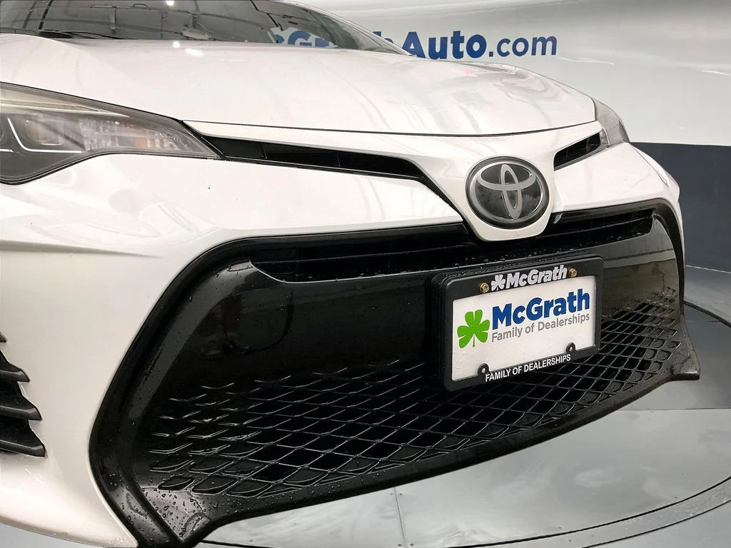 Used 2019 White Toyota SE image 32
