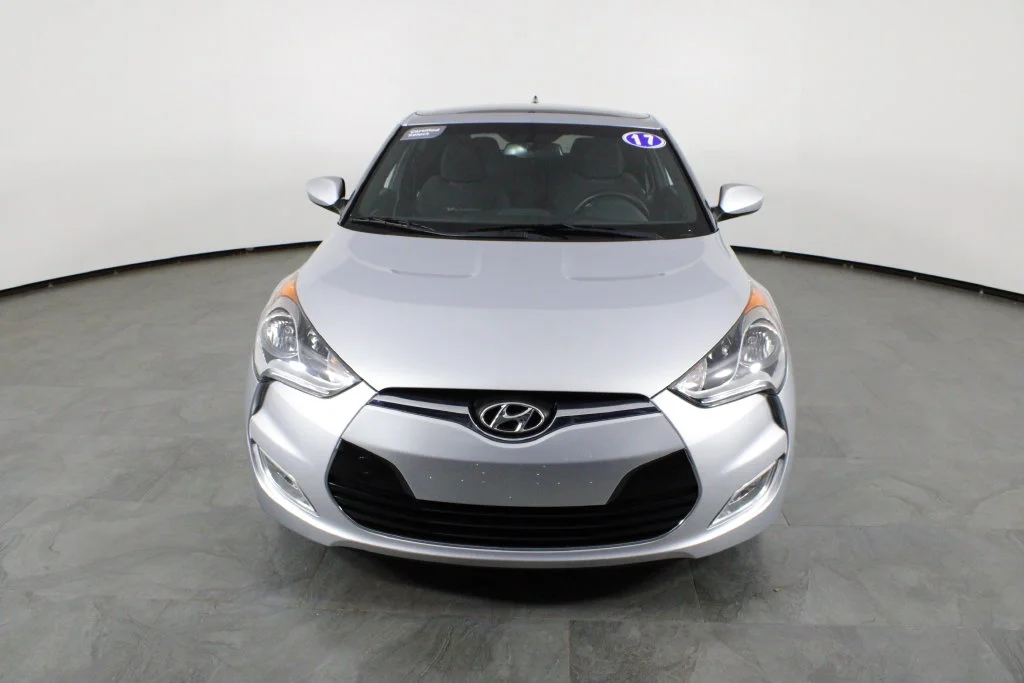Used 2017 Silver Hyundai Value Edition image 11