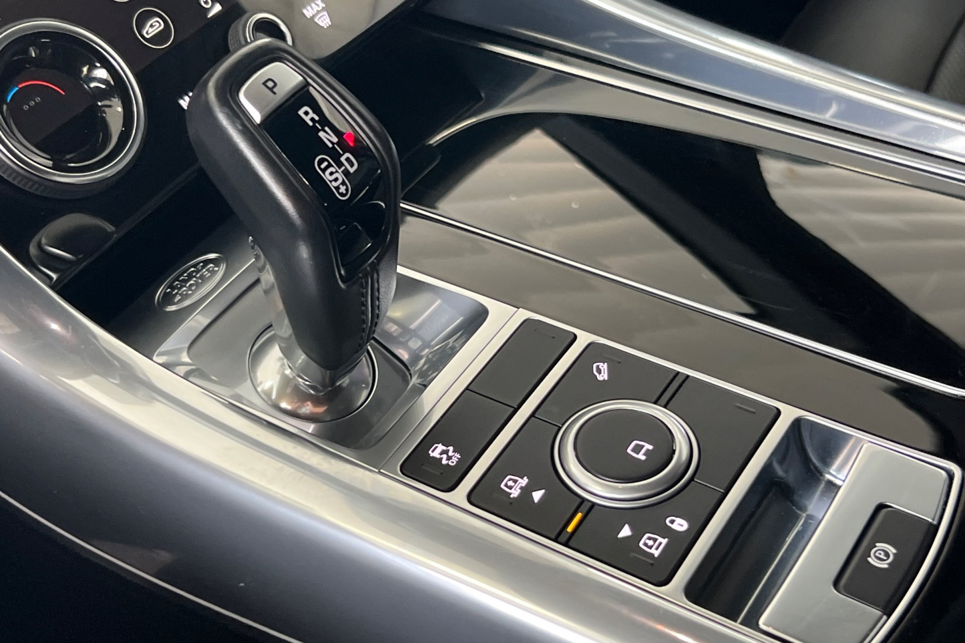 Used 2022 Fuji White Land Rover HSE Silver Edition image 24