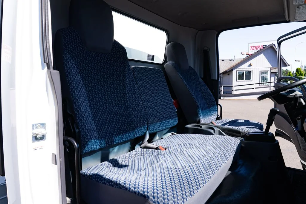 Used 2023  Isuzu  image 17