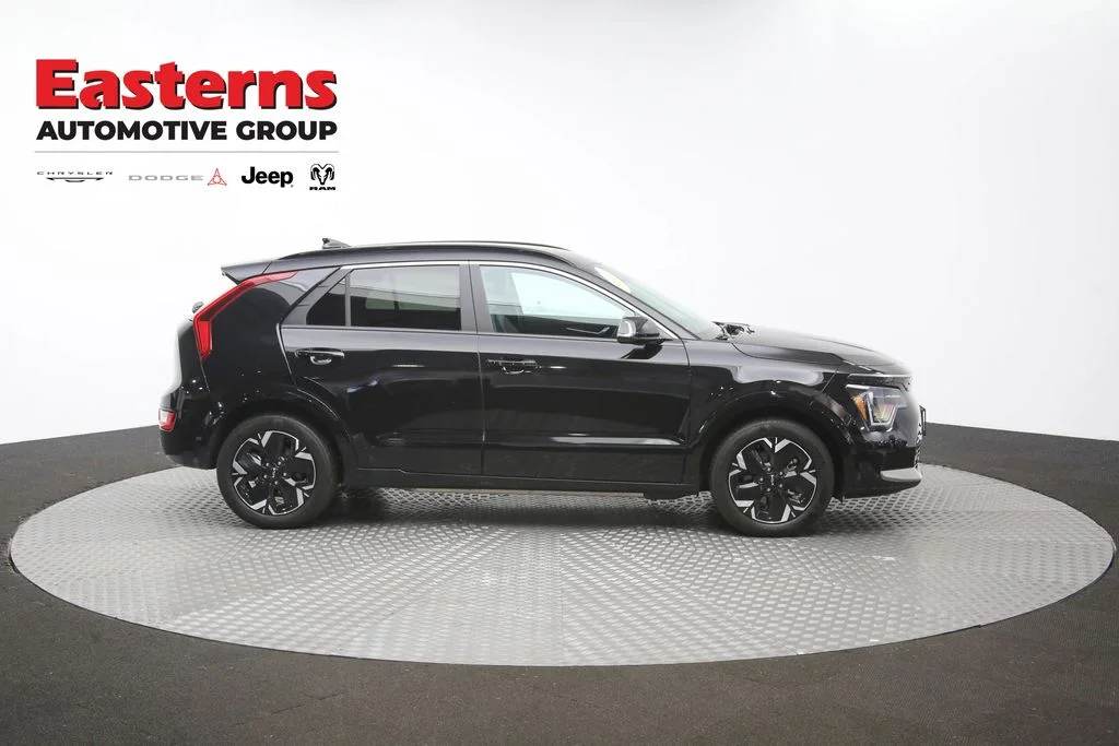 Used 2024 Black Kia Wind image 47