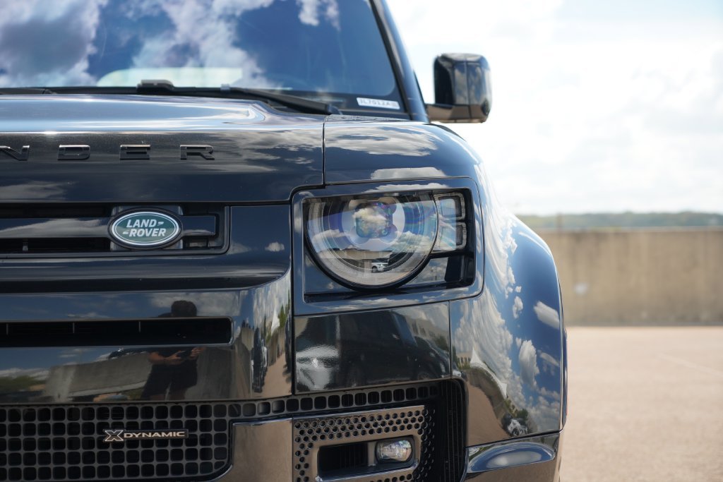 Used 2022  Land Rover X-Dynamic SE image 5