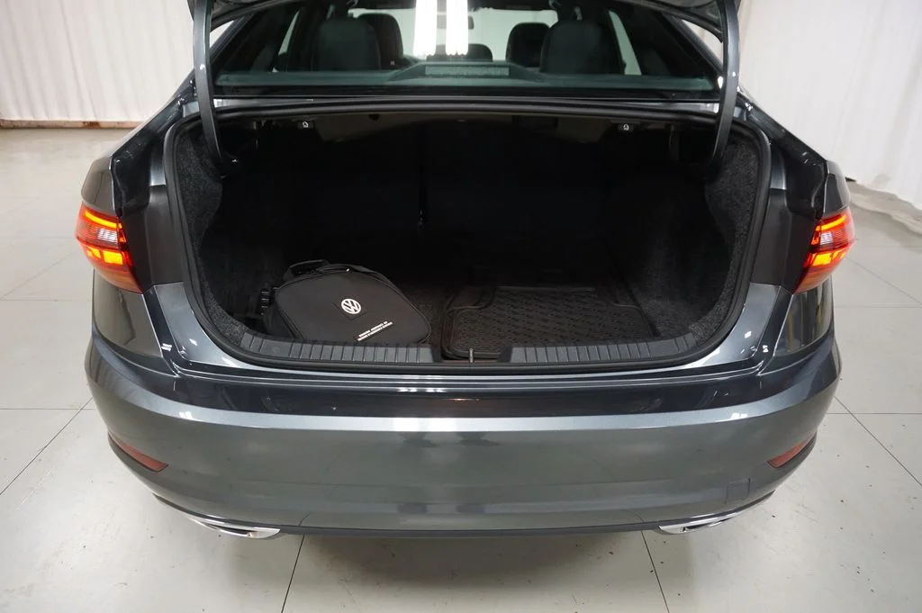 Used 2019 Platinum Gray Metallic Volkswagen R-Line image 16