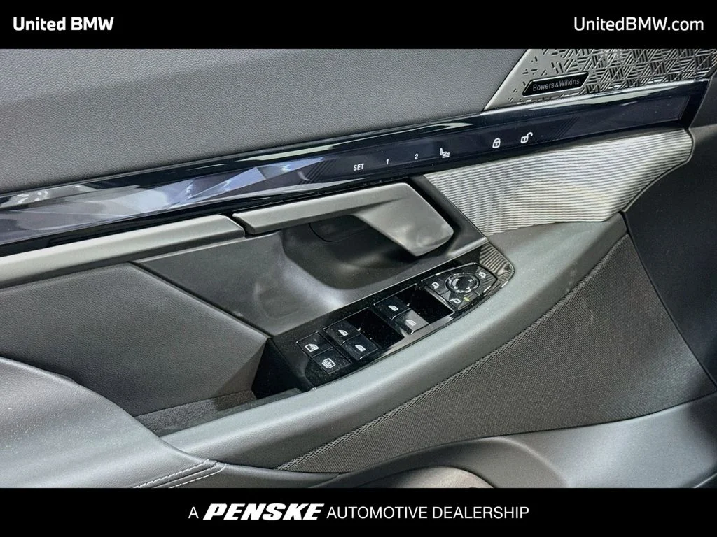 New 2027 Mineral White Metallic BMW xDrive40 image 3