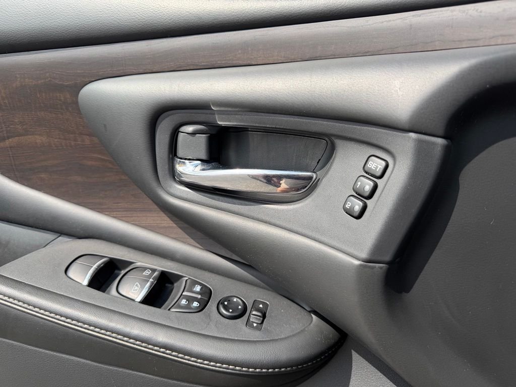 Used 2020 Orange Nissan Platinum image 16