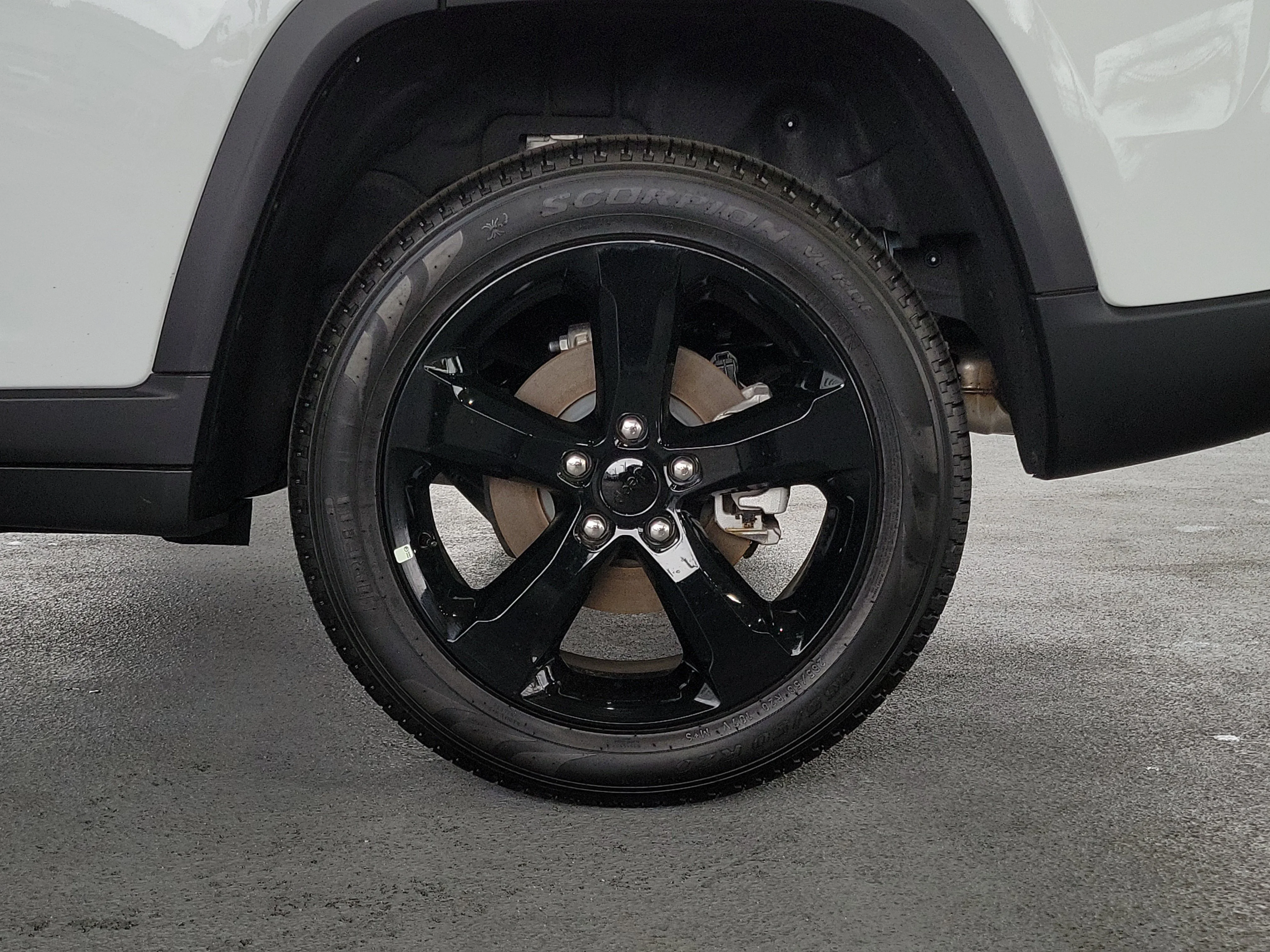 New 2026 Bright White Clear-Coat Exterior Paint Jeep Limited image 6