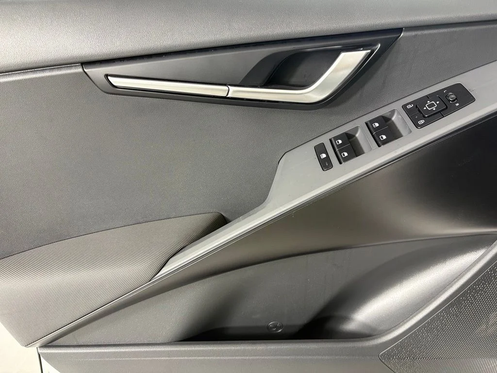 New 2026 Snow White Pearl Kia LX image 19