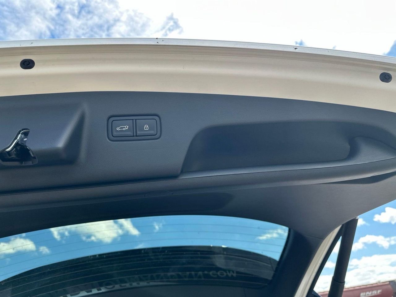 New 2026 White Hyundai SEL Premium AWD image 30