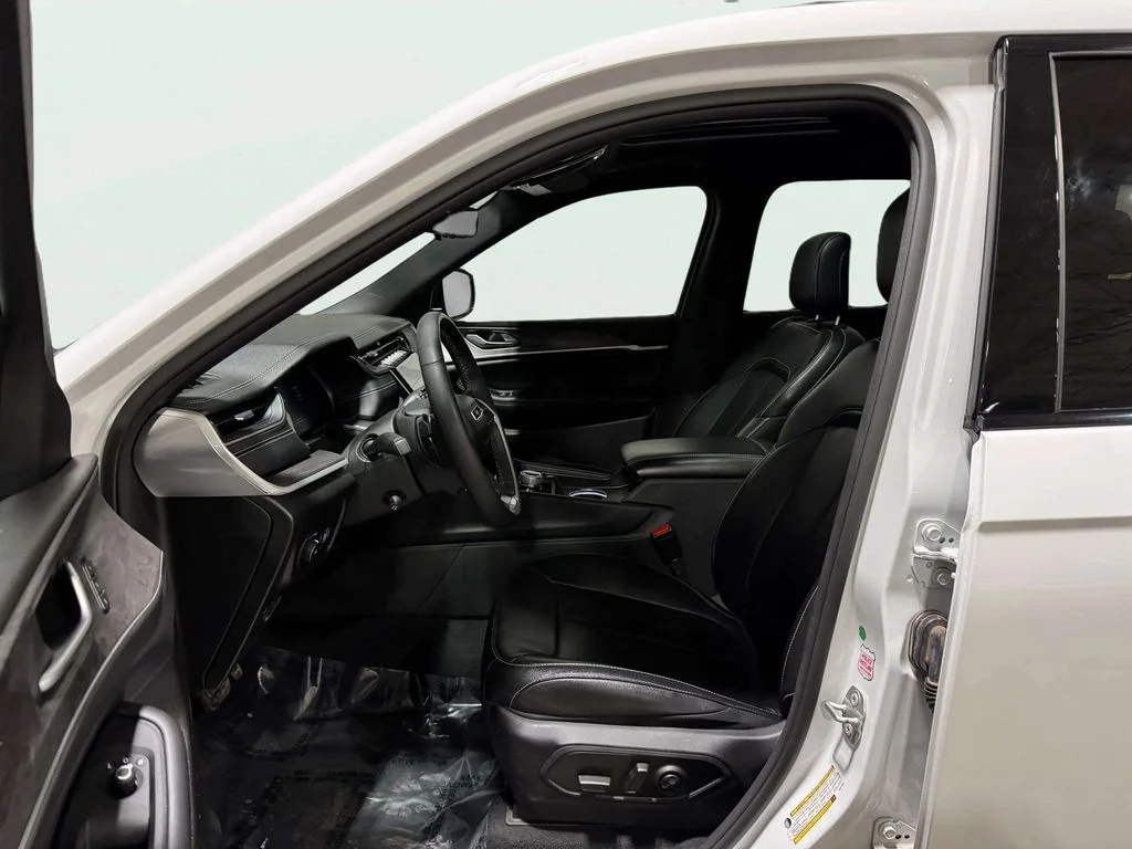 Used 2024 Bright White Clearcoat Jeep Limited image 24