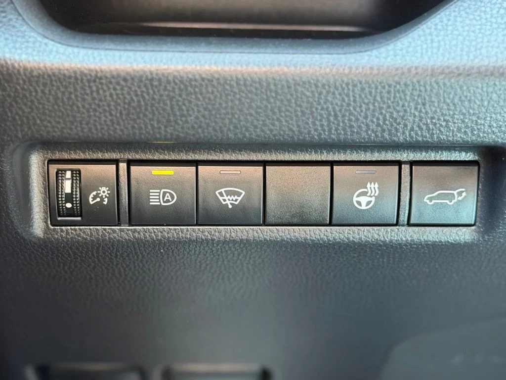 Used 2020 Gray Toyota XLE Premium image 25
