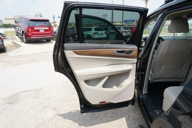 2024 Volkswagen Atlas SE w/Tech - Photo 17