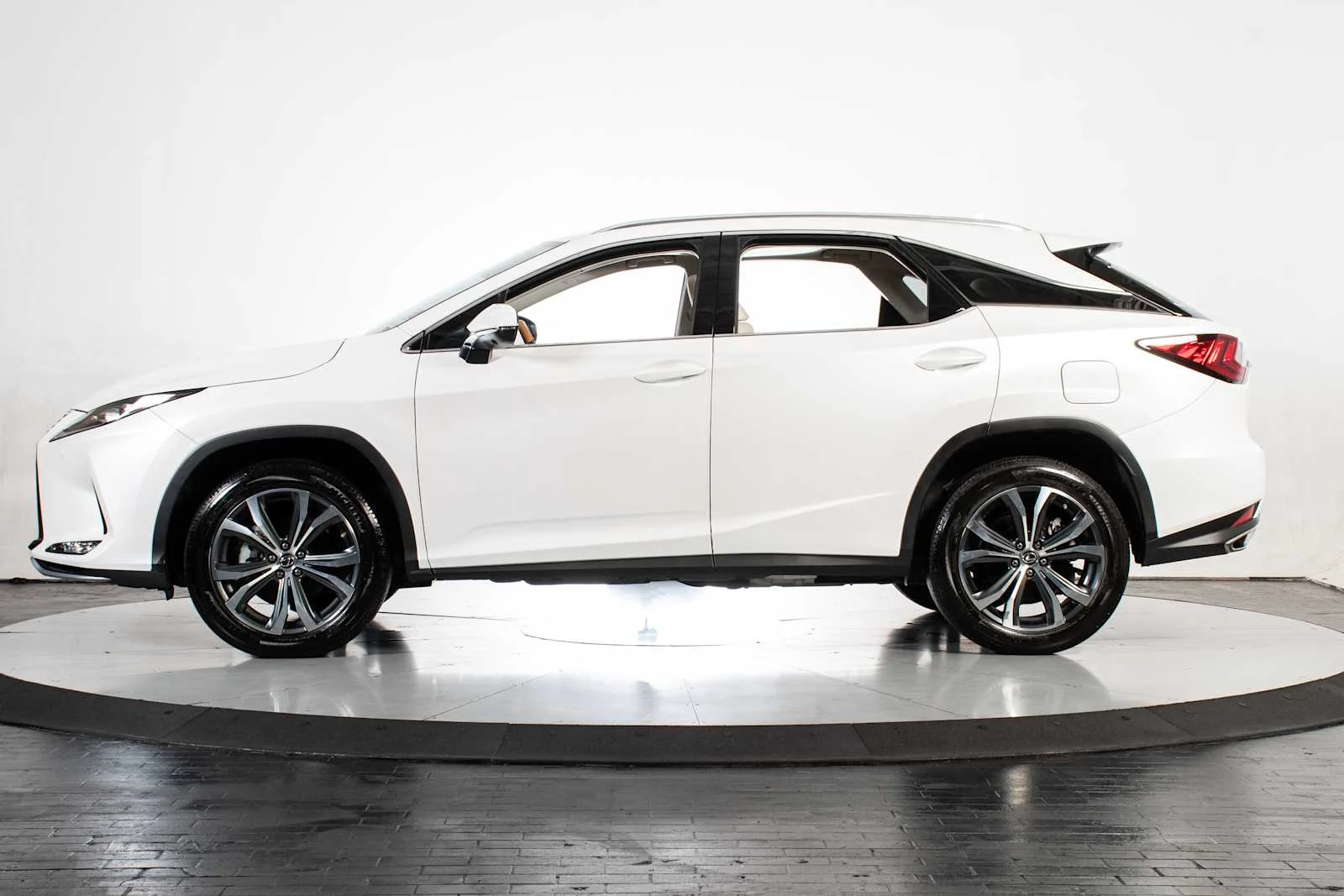 Certified Used 2022 EMINENT WHITE PEARL Lexus  image 2