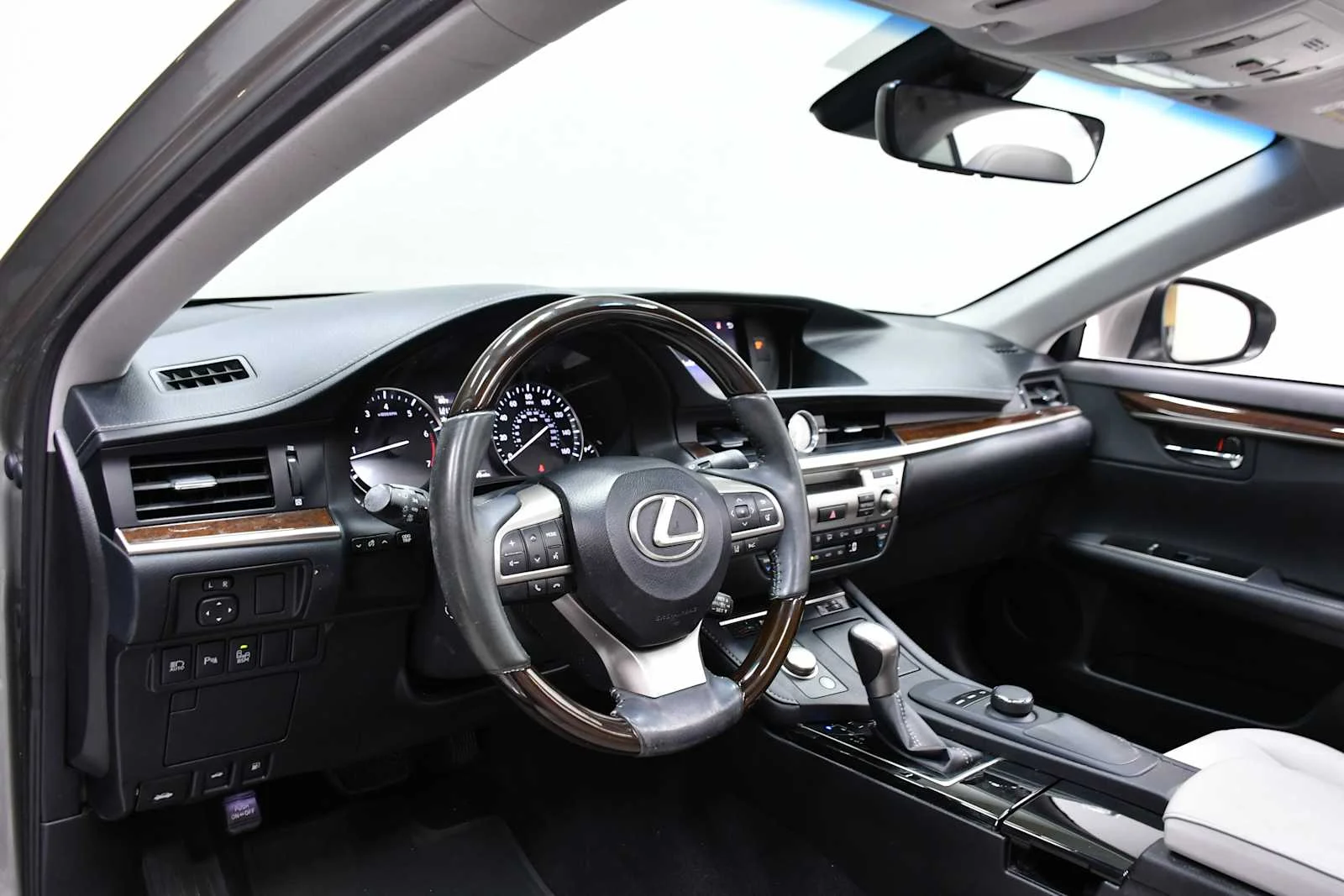 Used 2017 Atomic Silver Lexus  image 16