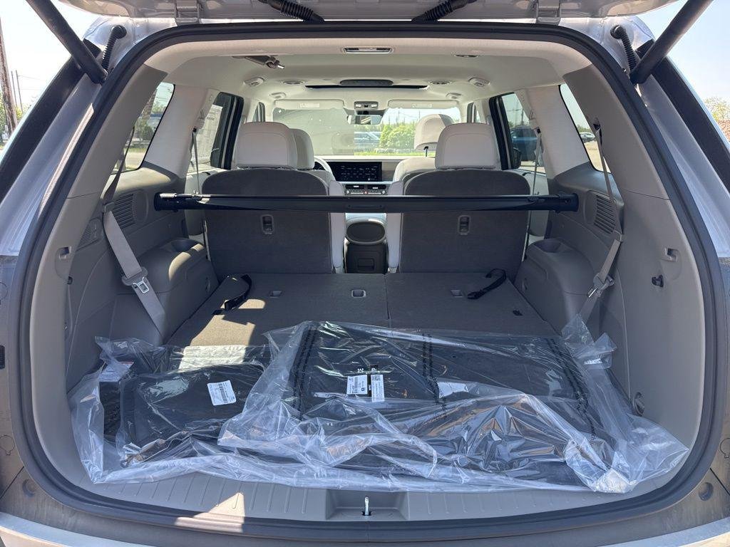 New 2026 Silver Hyundai SEL Premium AWD image 27