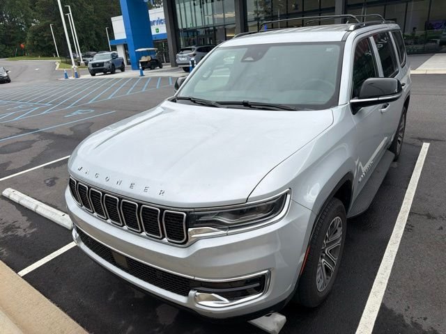 Used 2025 Silver Jeep Base image 7