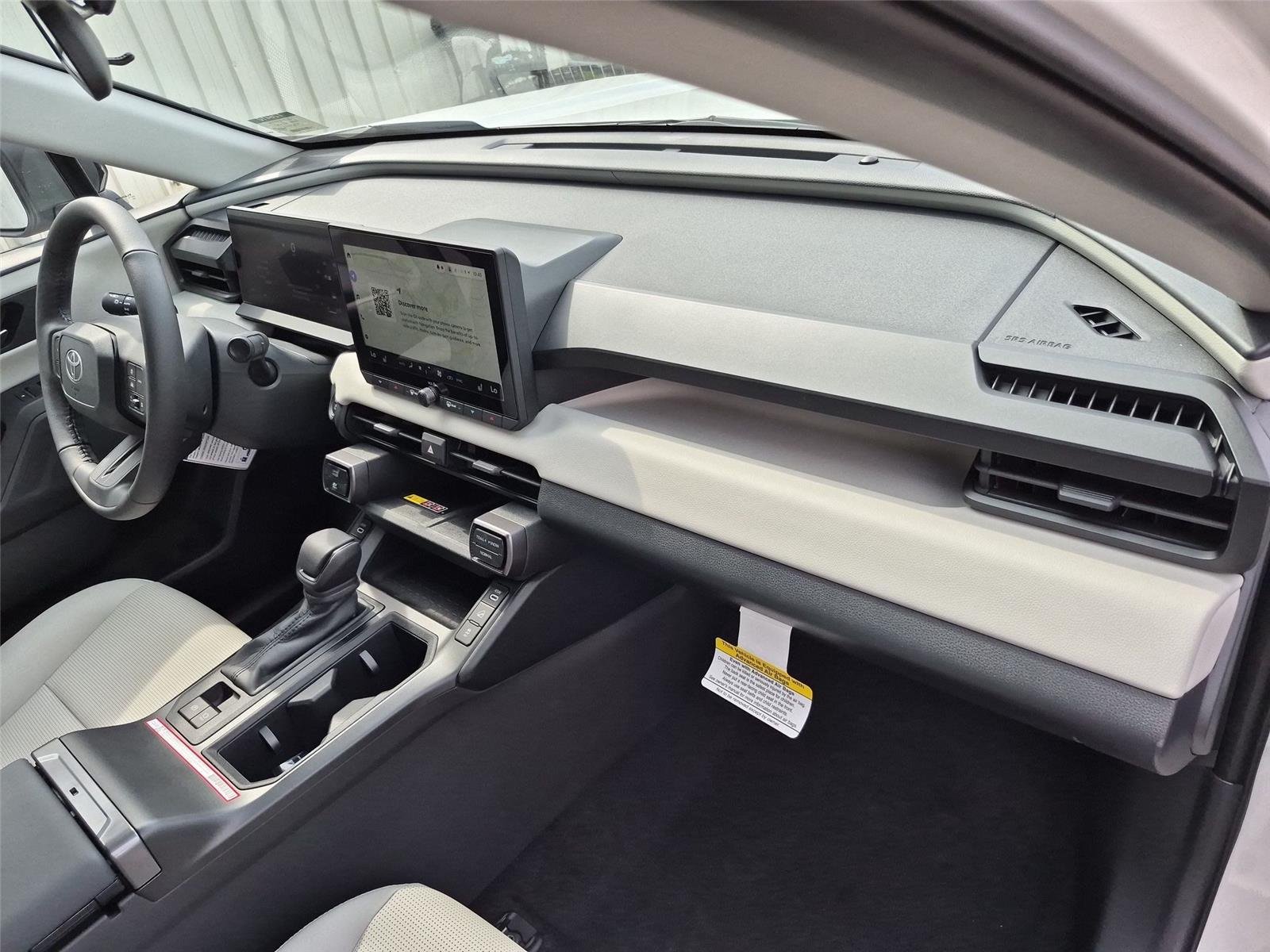 New 2026 Ice Cap Toyota XLE Premium image 37