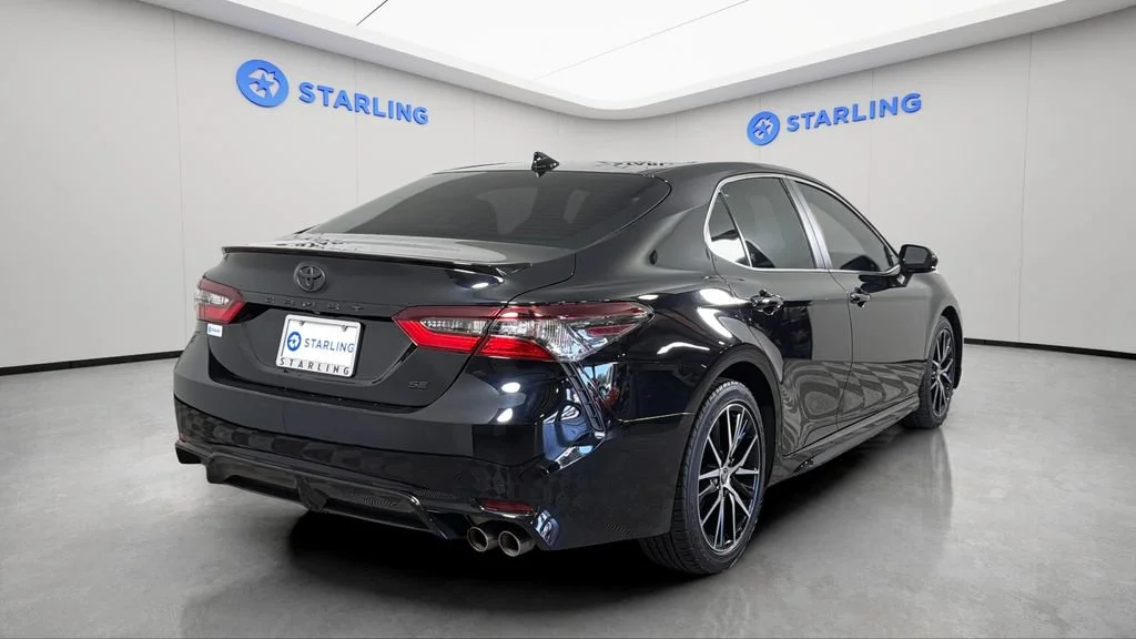 2021 Toyota Camry SE - Photo 8