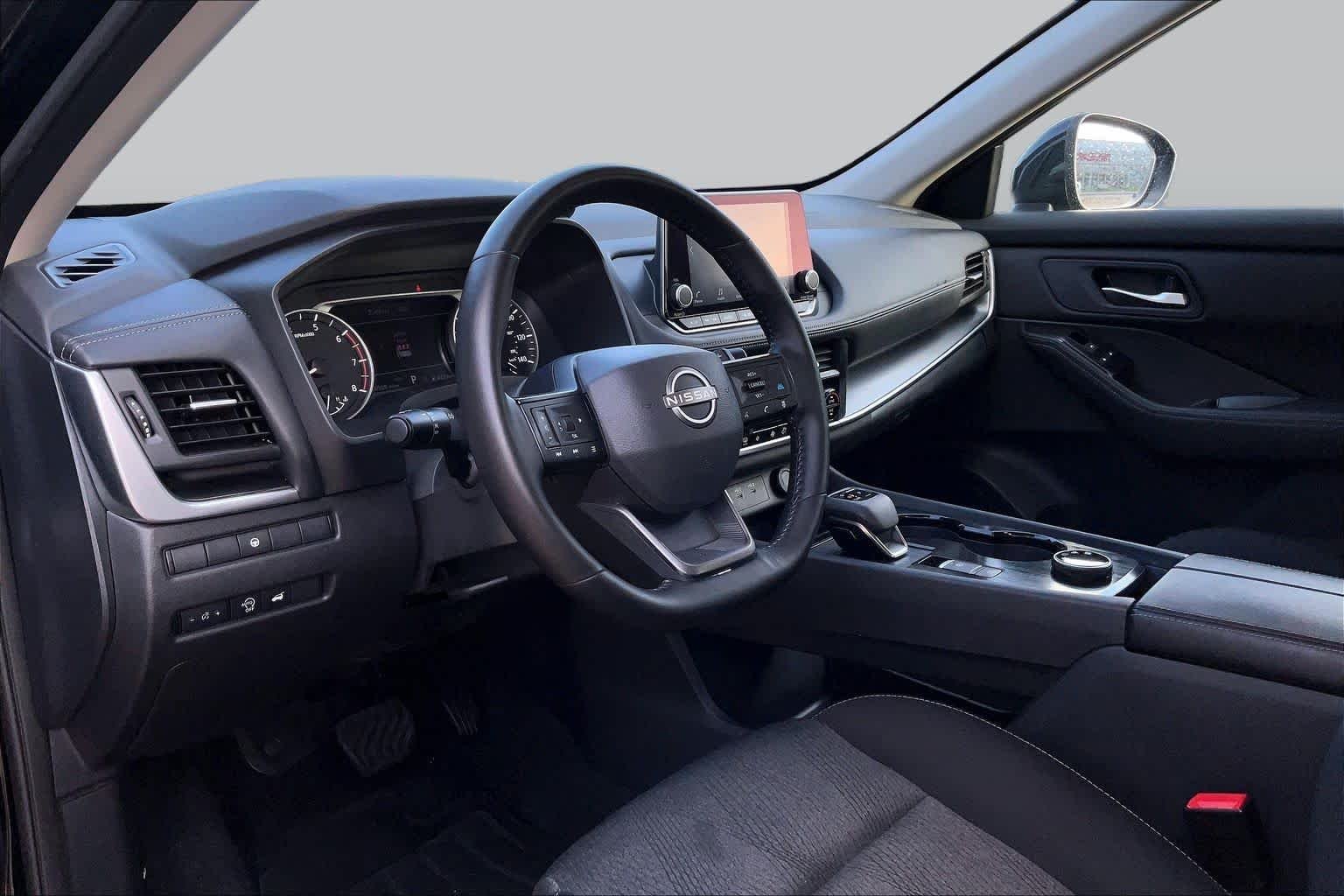 Used 2025 Super Black Nissan SV image 15