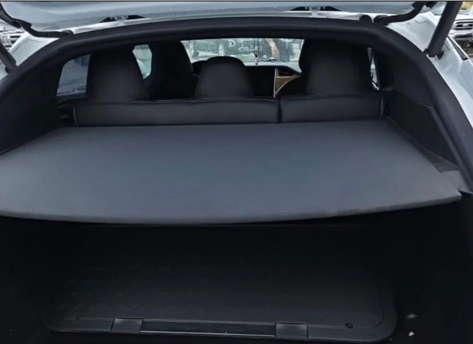 Used 2018 White Tesla 75D image 4