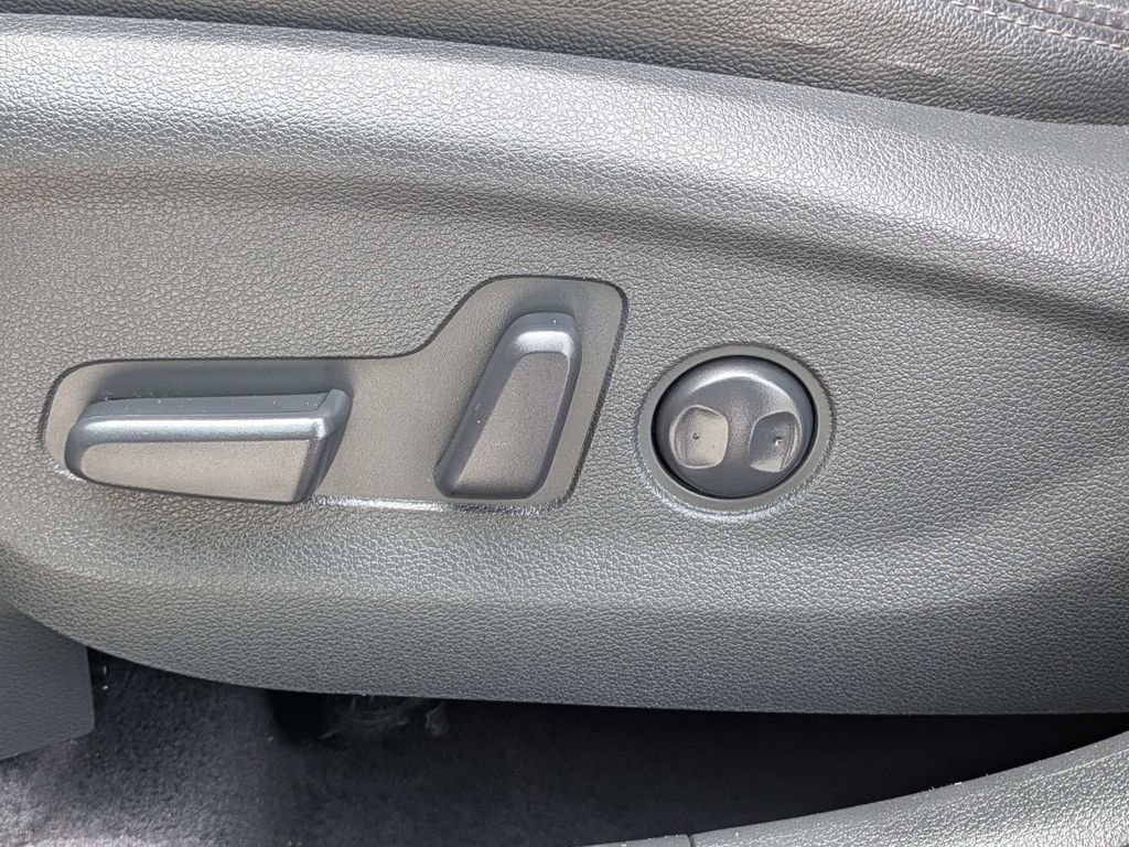 Used 2018 Red Hyundai SEL Plus image 19