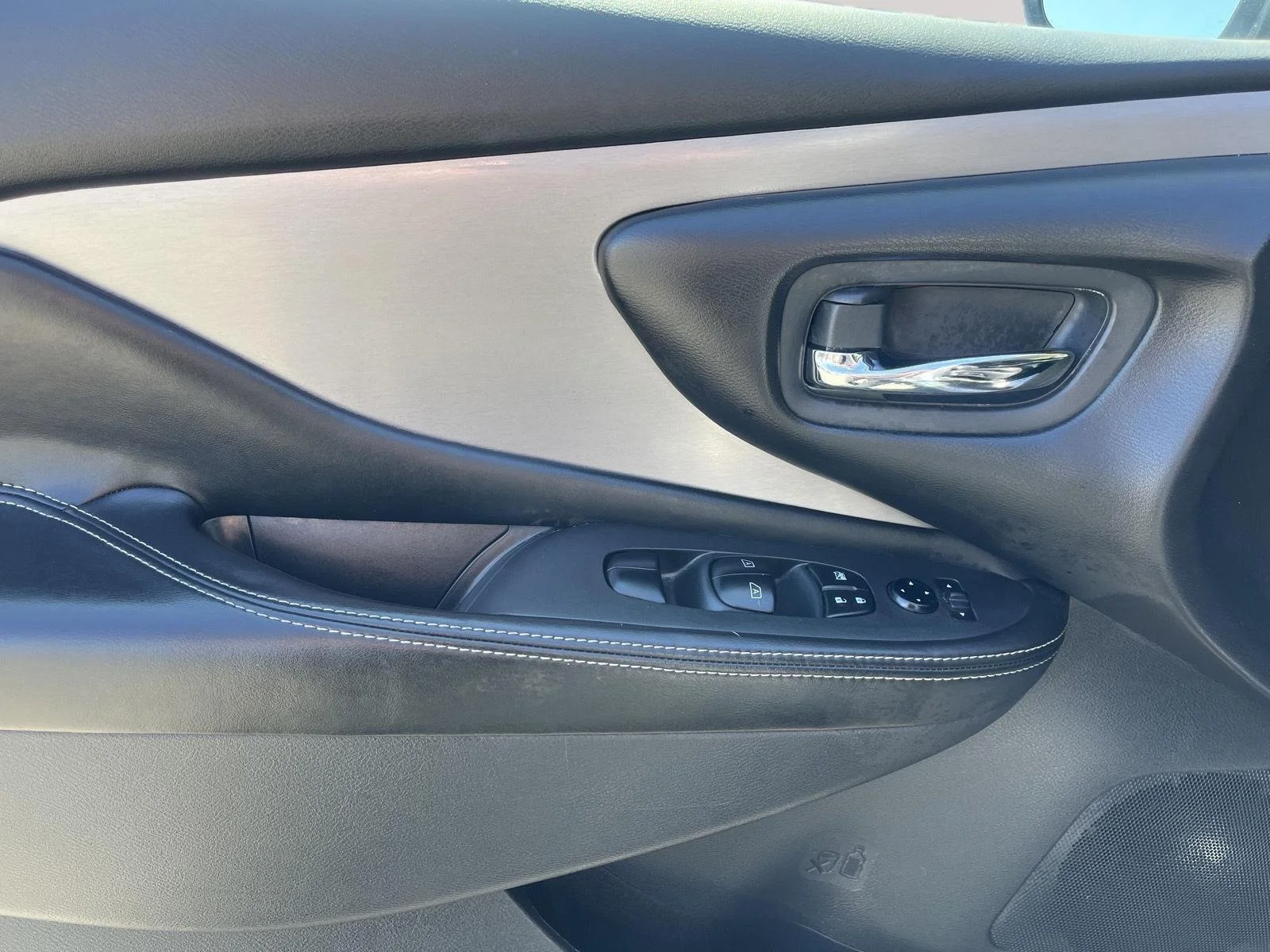 Used 2024 Boulder Gray Pearl Nissan SV image 19