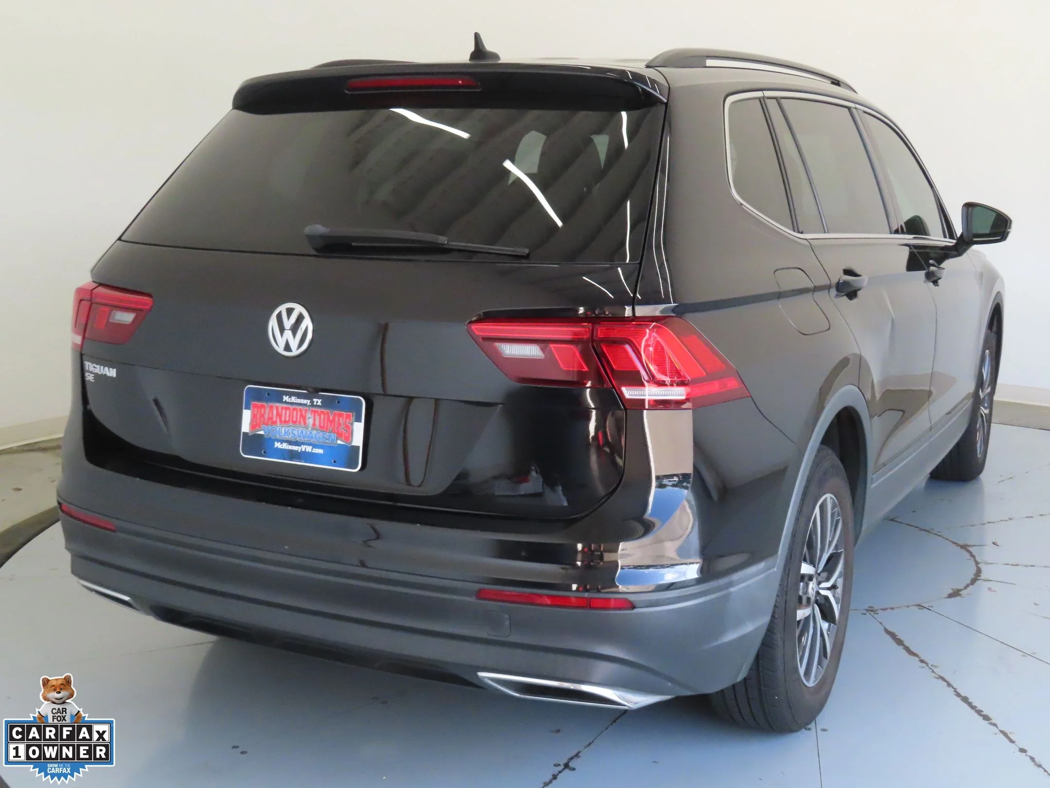 Used 2019 Black Volkswagen 2.0T SE image 3