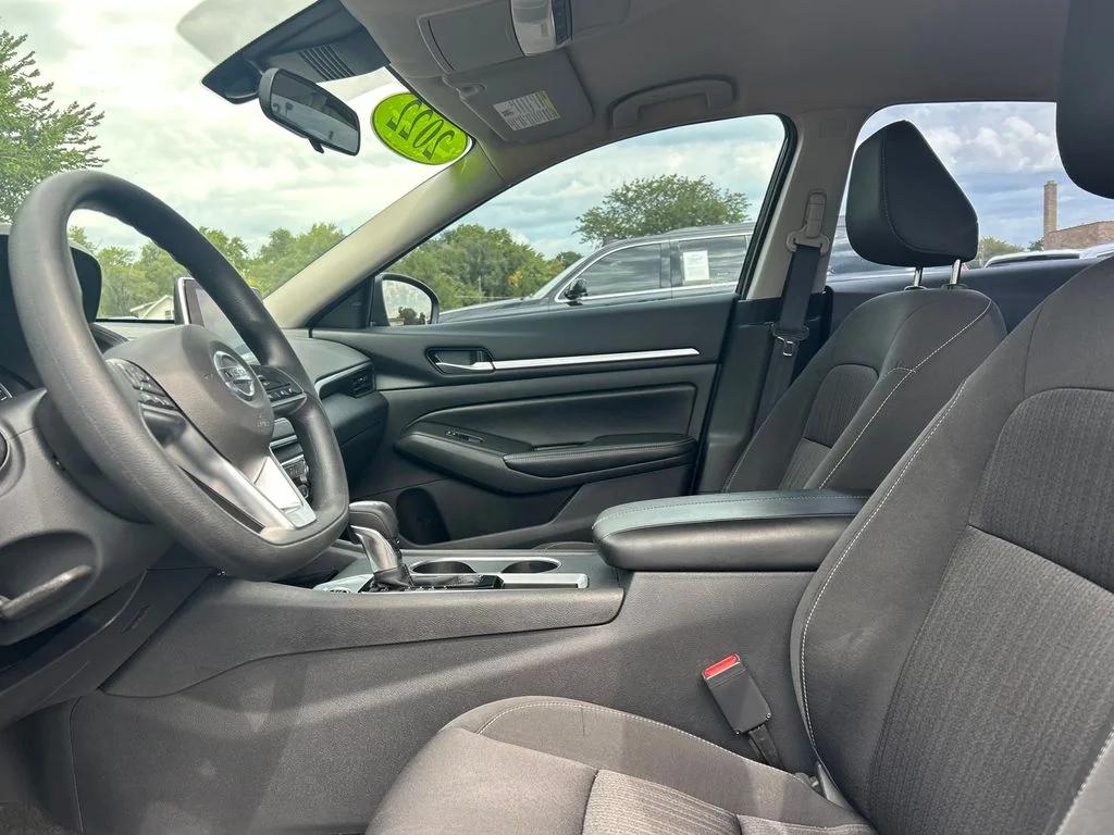 Used 2022 Black Nissan 2.5 SV image 28