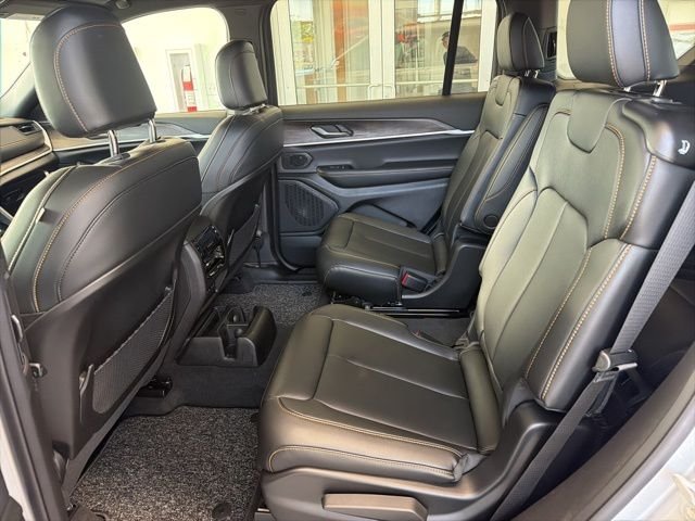 New 2026 Silver Zynith Exterior Paint Jeep  image 19