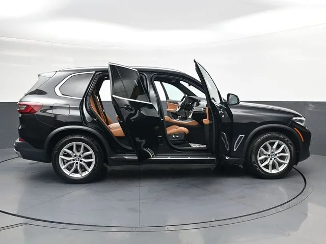 Used 2023 Black BMW xDrive40i image 36
