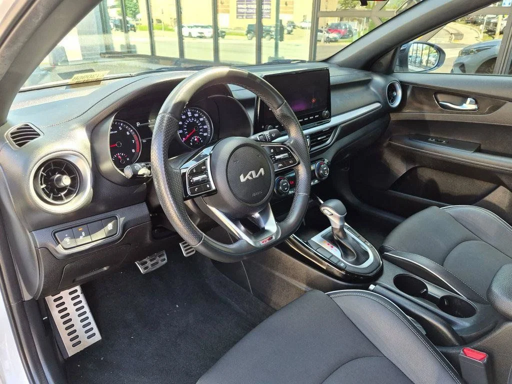 Used 2023 White Kia GT-Line image 12