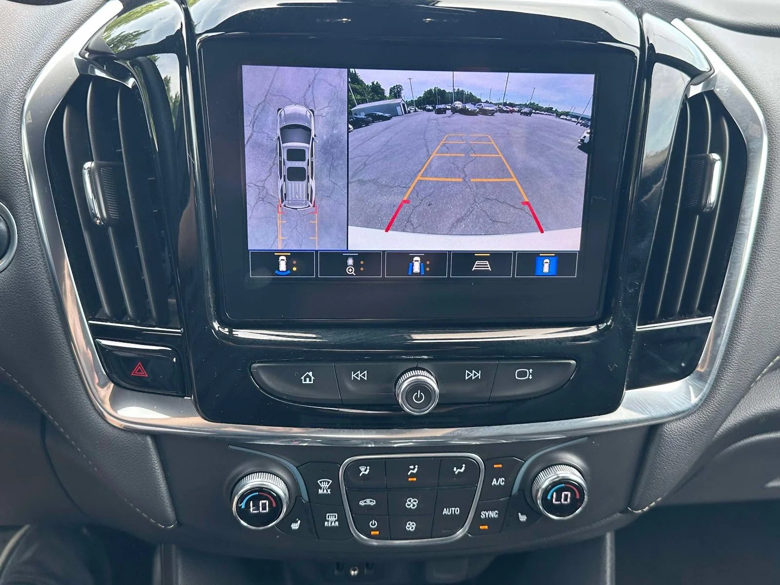 2023 Chevrolet Traverse 3LT - Photo 11