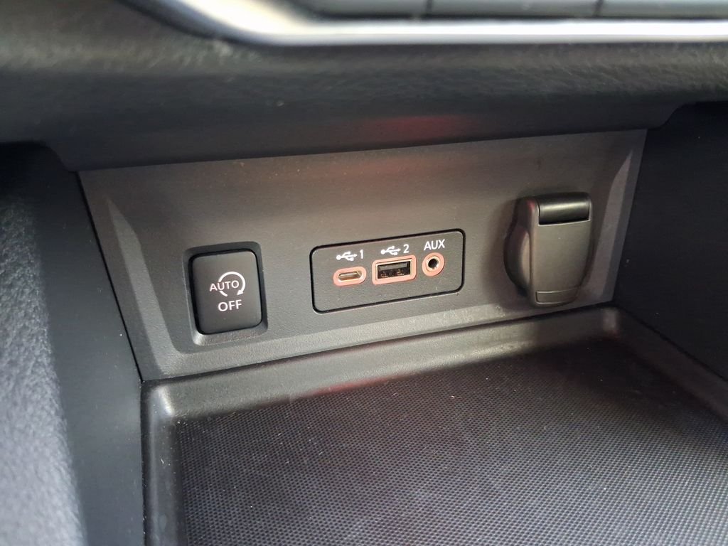 Certified Used 2025 White Nissan SR image 28