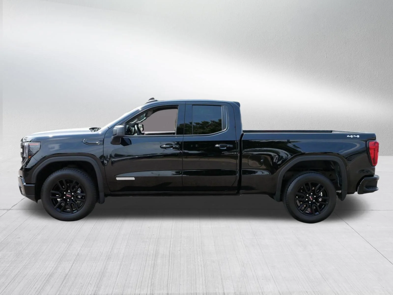 Used 2024 Onyx Black GMC Elevation image 4