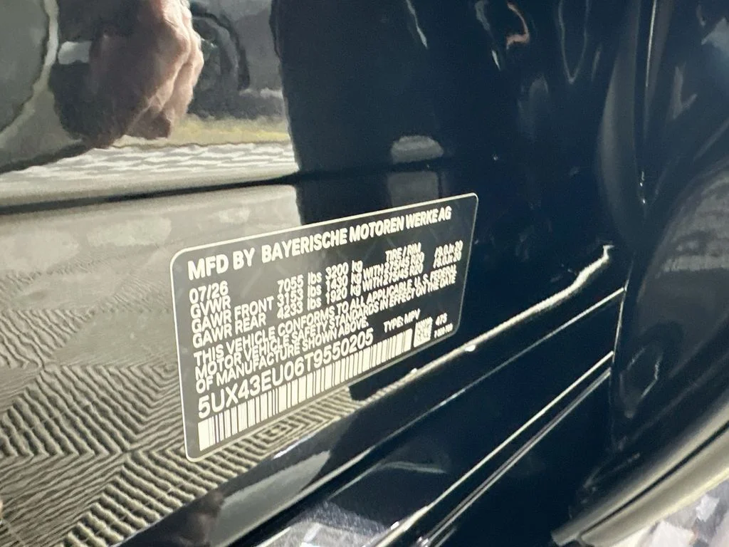 New 2026 Black Sapphire Metallic BMW xDrive50e image 30