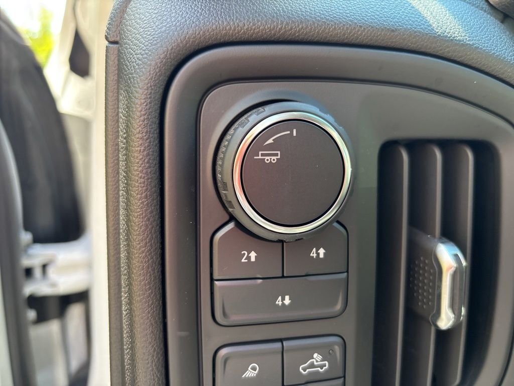 Used 2024 White Chevrolet Custom image 25