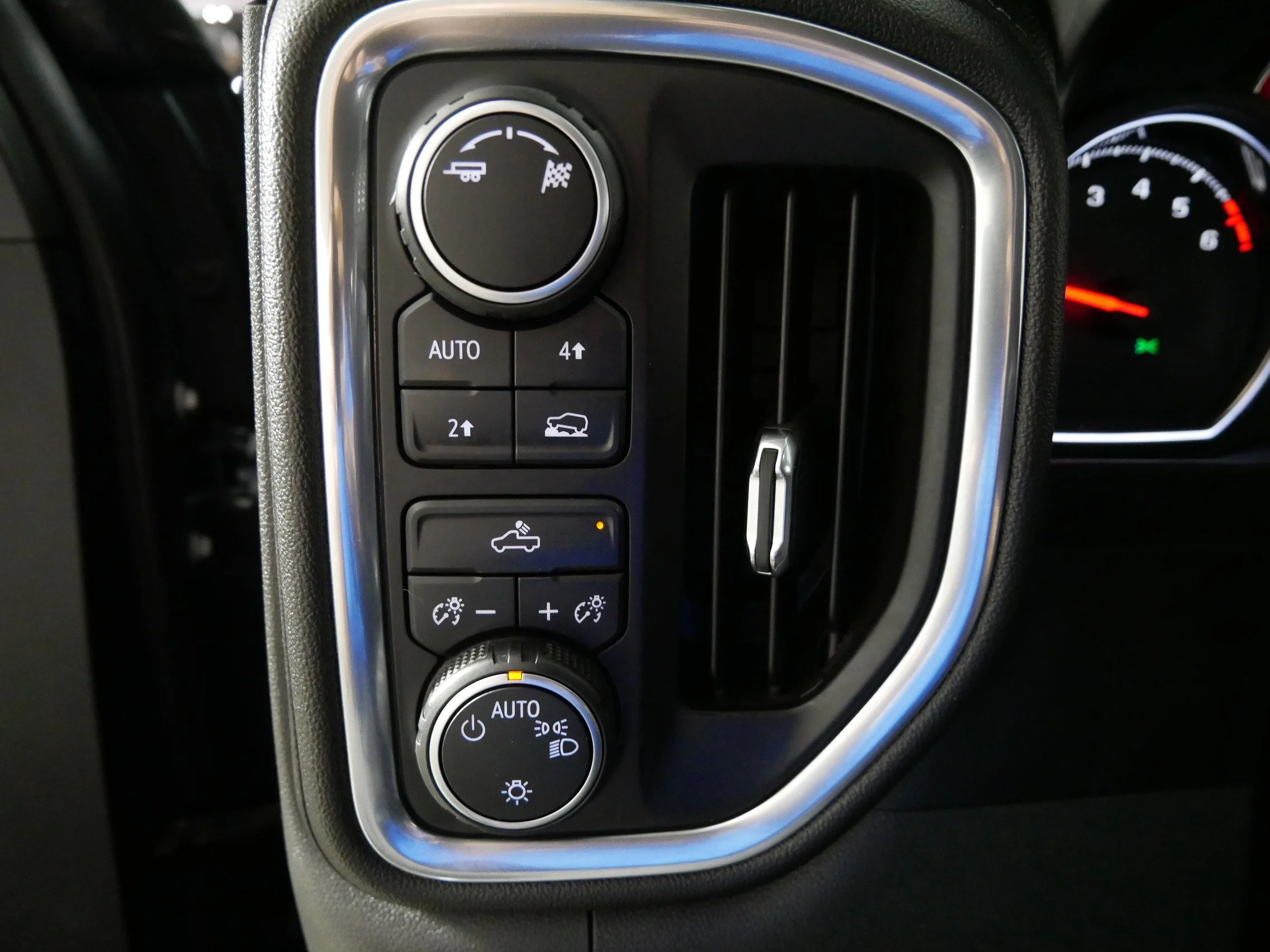 Used 2019 Shadow Gray Metallic Chevrolet LT image 26